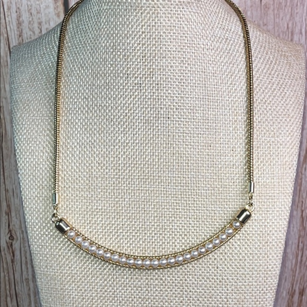 White House Black Market NWT  Gold and Pearl Necklace